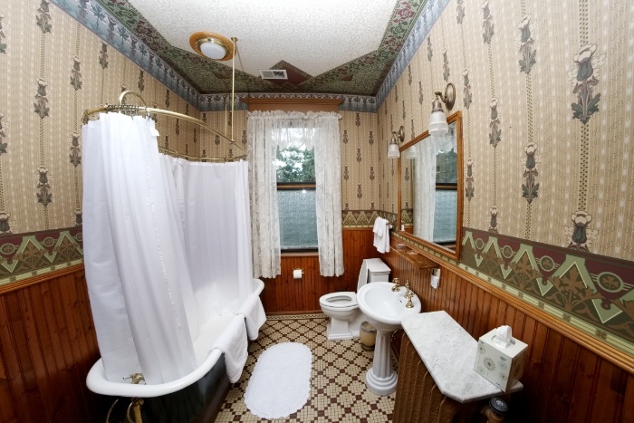 ac-thomas-house-bathroom